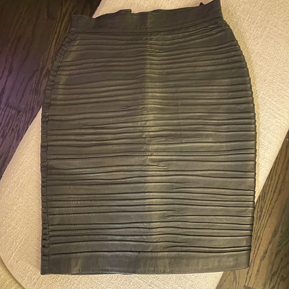100% black leather skirt. Made in Italy